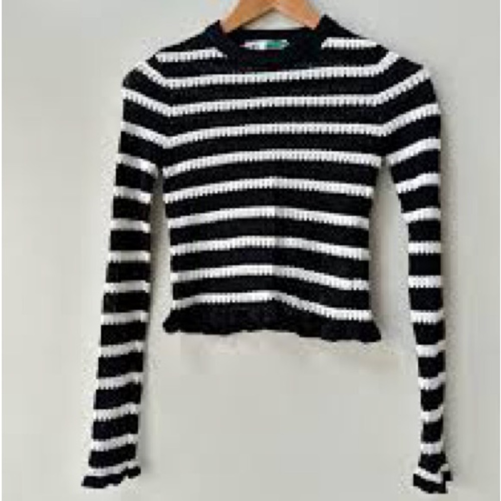 Zara black and white striped sweater is size L but it runs small, - Picture 2 of 12